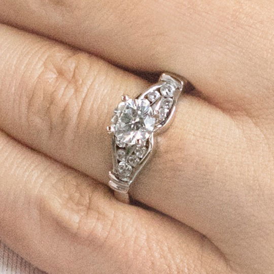 Promise Ring vs Engagement Ring: Understanding the Difference?